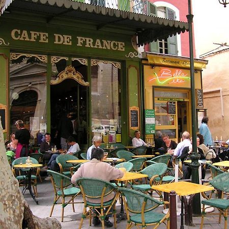 Studio De Charme Avec Sa Terrasse En Plein Coeur De Ville L'Isle-sur-la-Sorgue Exterior photo